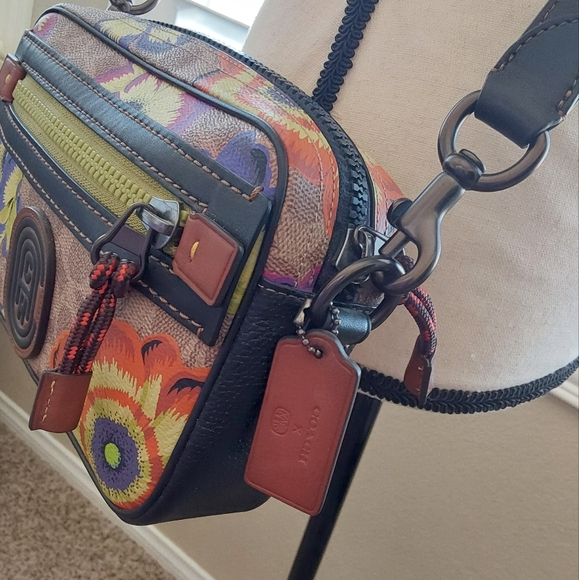 Coach Floral Patterned Crossbody Bag - Picture 4 of 16
